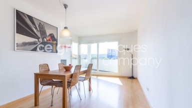 Apartment with two bedrooms, communal pool and parking.