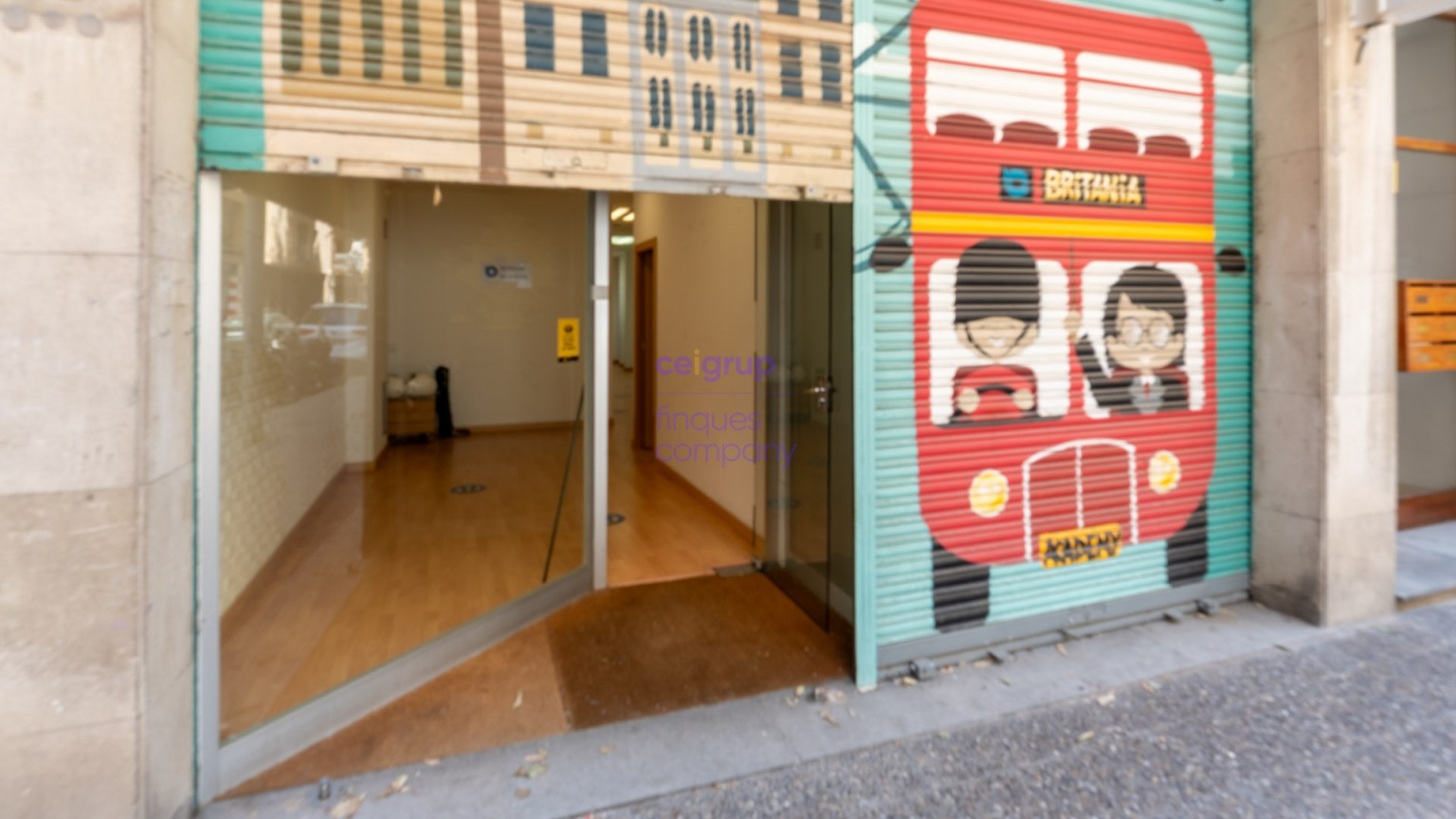 Local comercial en venta situado en el barrio de Sant Narcís- Pare Coll