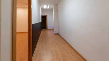 Local comercial en venta situado en el barrio de Sant Narcís- Pare Coll