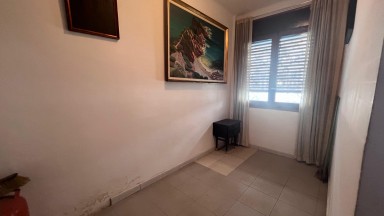 Appartement à vendre dans la ville de Lloret de Mar situé sur la deuxième ligne de mer.