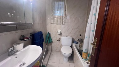 Appartement à vendre dans la ville de Lloret de Mar situé sur la deuxième ligne de mer.