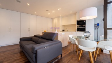 Fantastic flat for sale renovated located in the center of Girona.