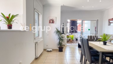 Ático en venta, de dos dormitorios con gran terraza y excelentes vistas, en pleno centro ciudad.