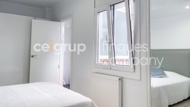 Penthouse à vendre, deux chambres à coucher avec une grande terrasse et d'excellentes vues, dans le centre ville.