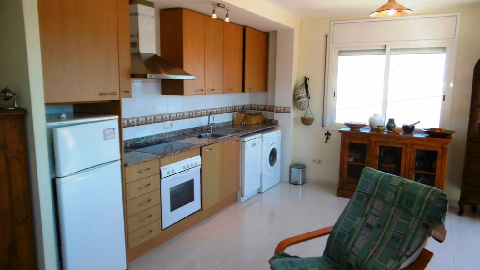 Penthouse for rent, only for seasonal contract of second residence, in Llançà