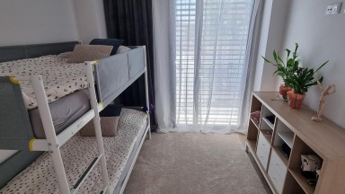 Apartamento de construcción nueva con 2 dormitorios y 2 baños.