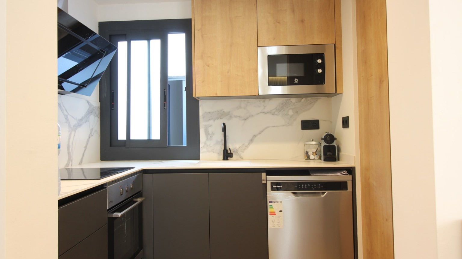 Appartement renové avec 2 chambres au centre du Roses.