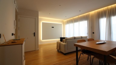 Appartement renové avec 2 chambres au centre du Roses.