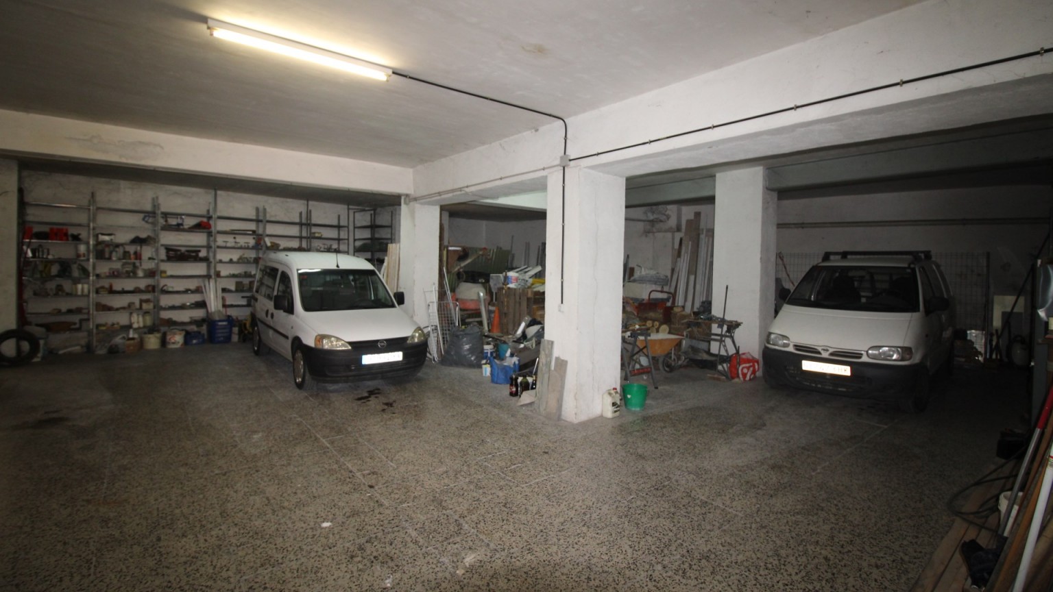 Premises for sale for multipurpose use of 735,72 m2, a few metres from the centre.