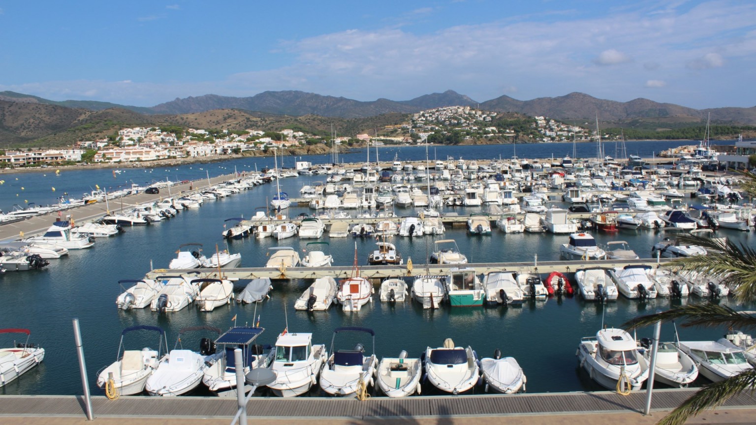 A primera línia de mar al Port de Llançà