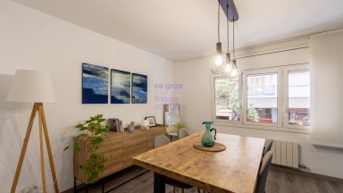 Flat with parking for sale renovated