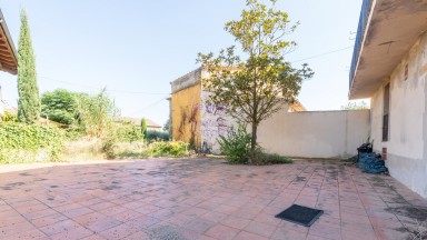  House for sale in the town of Sant Jordi Desvalls. 