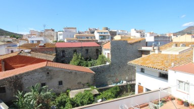 Bonic àtic en venda al centre de la Vila