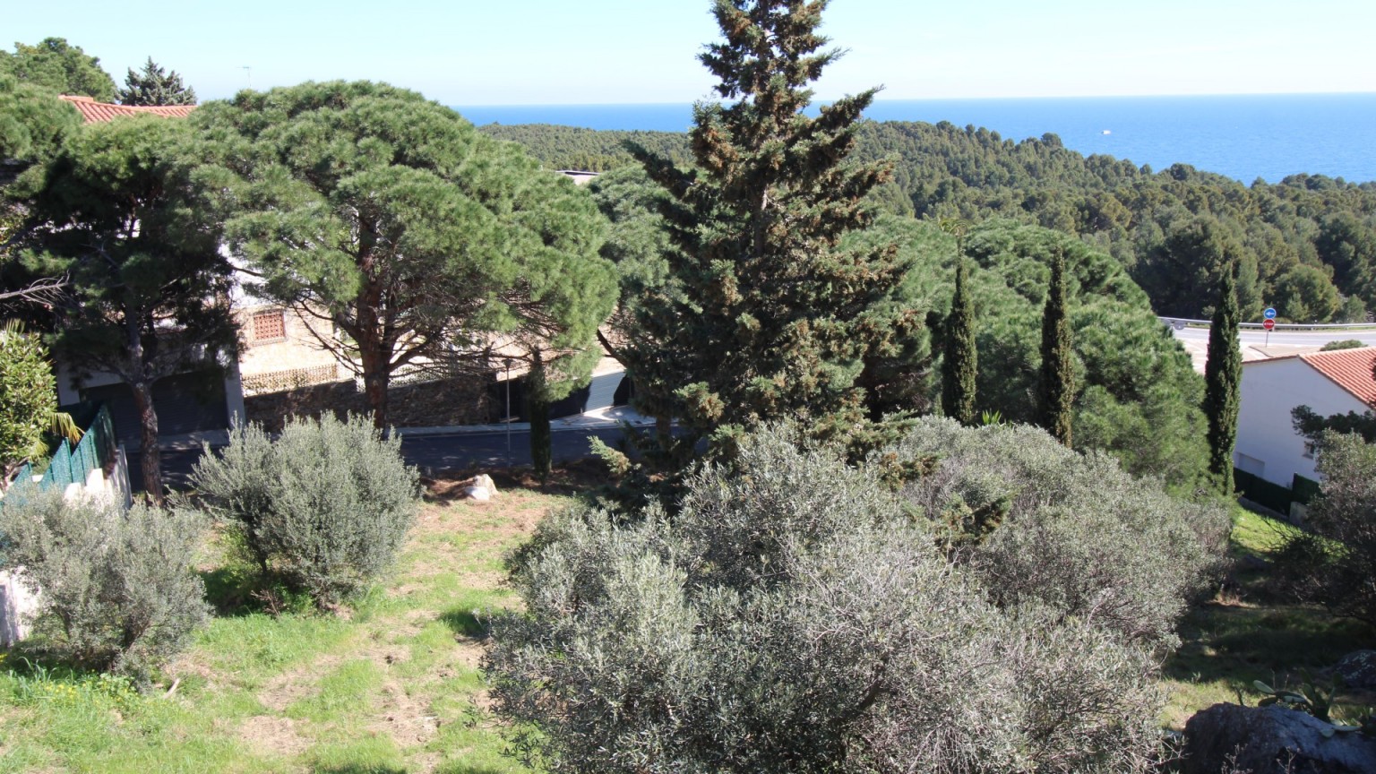 Fantástica parcela de terreno en venta con vista al mar en Cap Ras