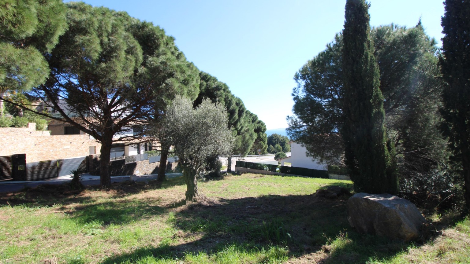 Fantàstica parcel.la de terreny en venda amb vista al mar a Cap Ras