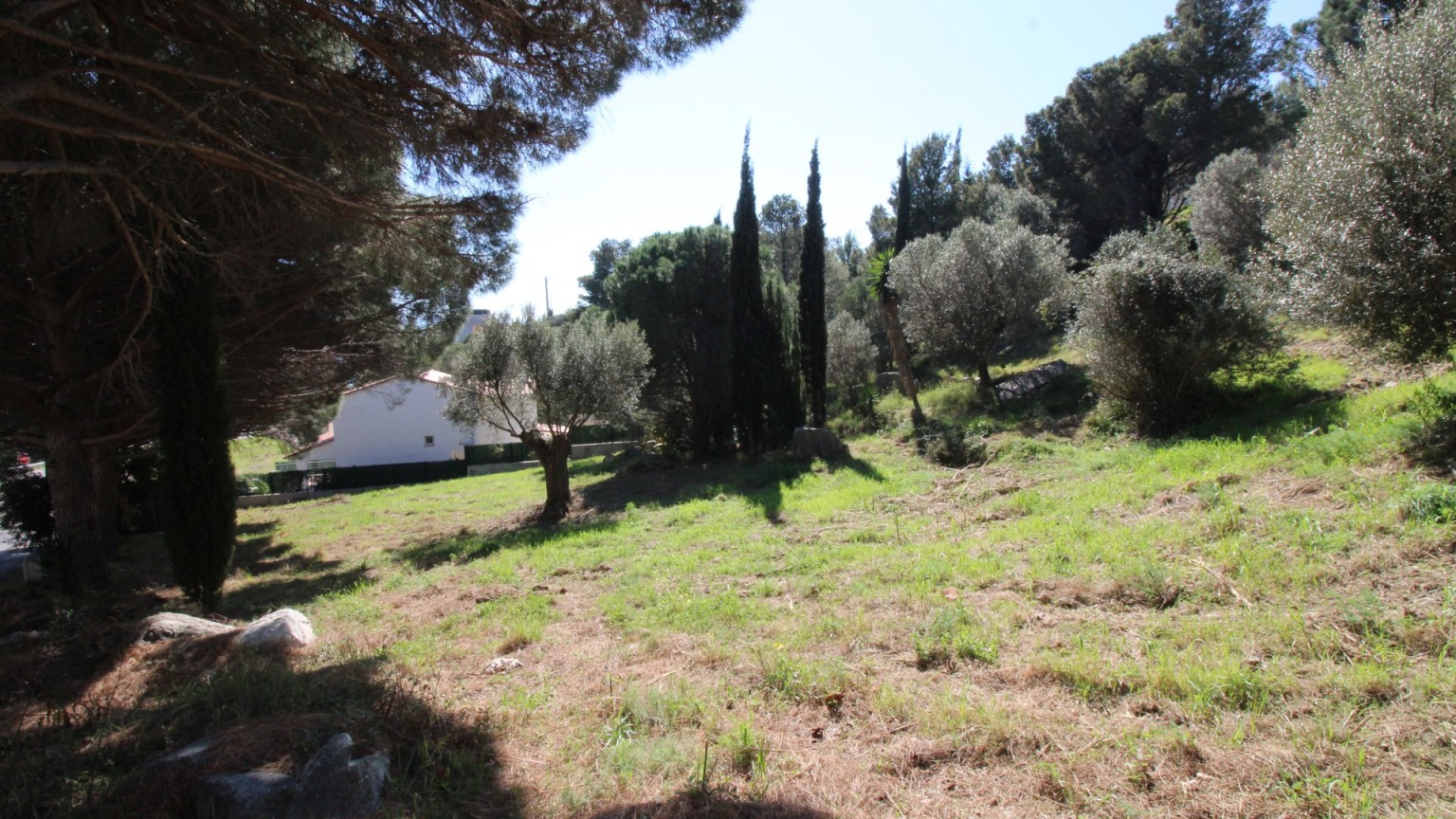 Fantàstica parcel.la de terreny en venda amb vista al mar a Cap Ras