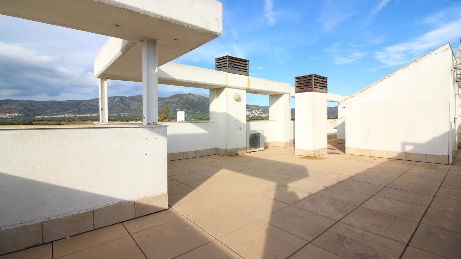 Apartamento con 1 dormitorio, terraza solarium.