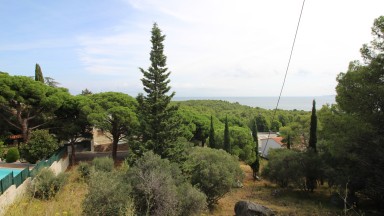 Fantástica parcela de terreno en venta con vista al mar en Cap Ras