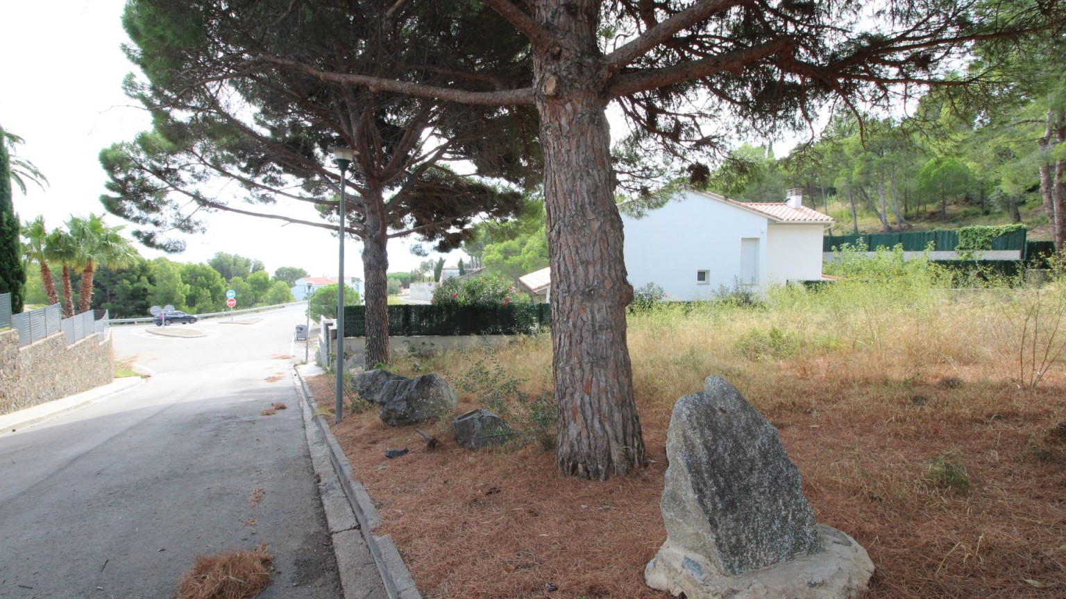 Fantástica parcela de terreno en venta con vista al mar en Cap Ras