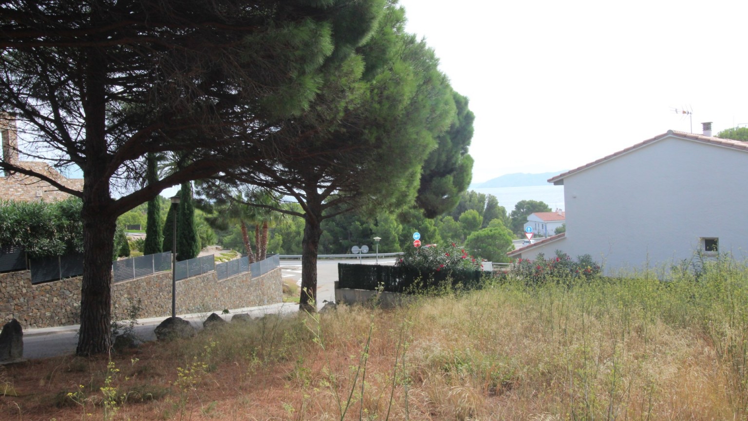 Fantàstica parcel.la de terreny en venda amb vista al mar a Cap Ras