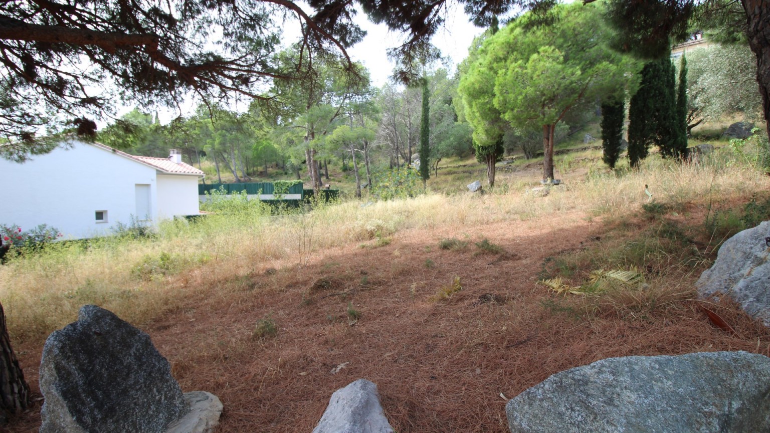 Fantástica parcela de terreno en venta con vista al mar en Cap Ras