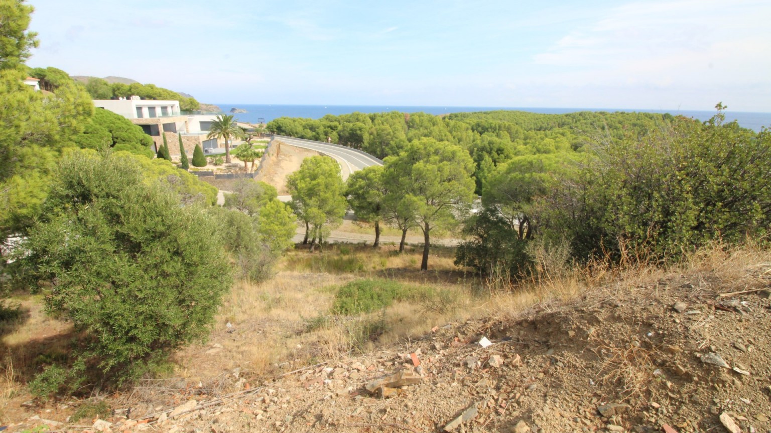 Fantástica parcela de terreno en venta con vista al mar en Cap Ras