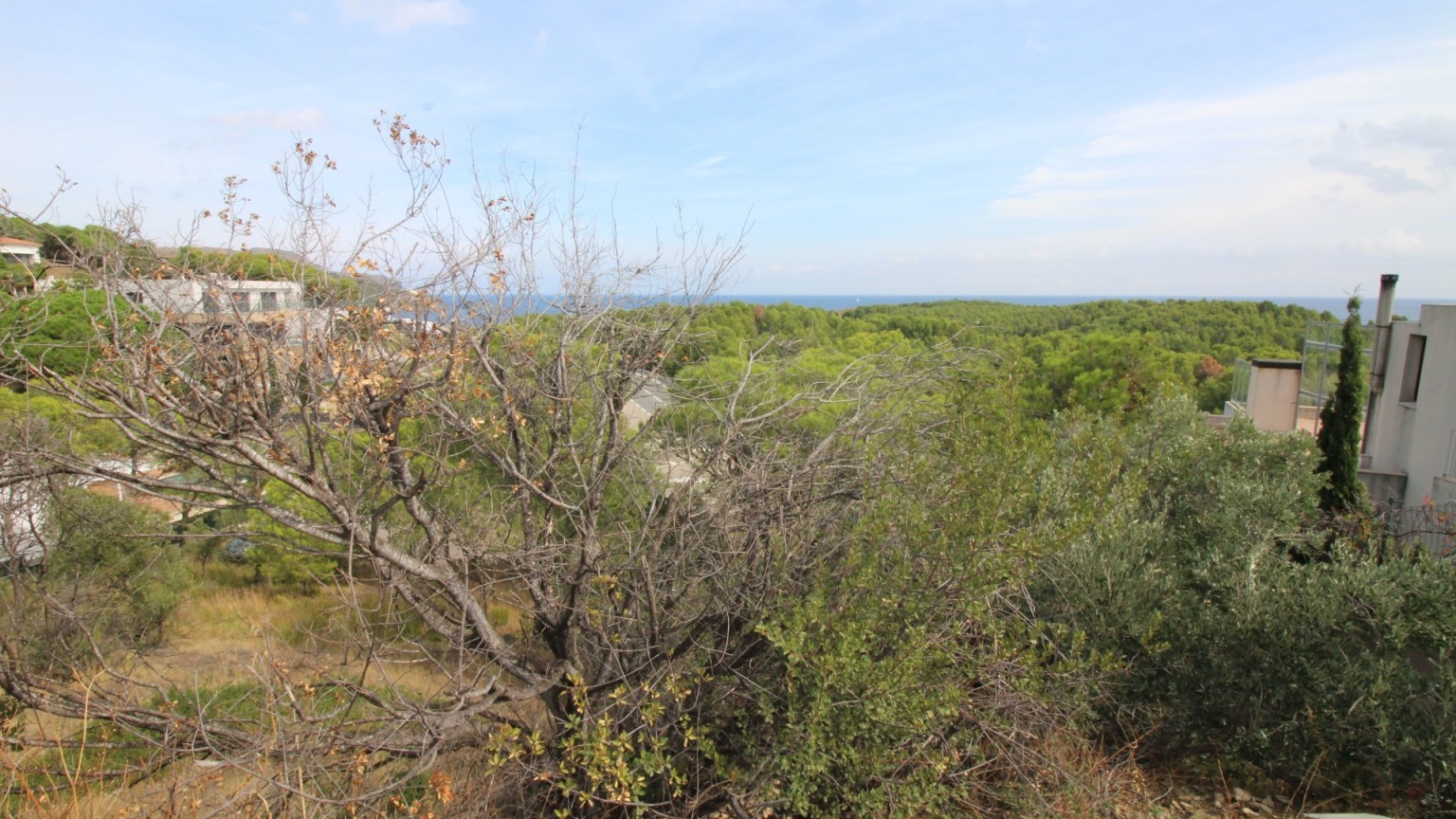 Fantástica parcela de terreno en venta con vista al mar en Cap Ras