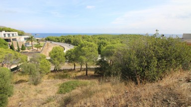 Fantàstica parcel.la de terreny en venda amb vista al mar a Cap Ras