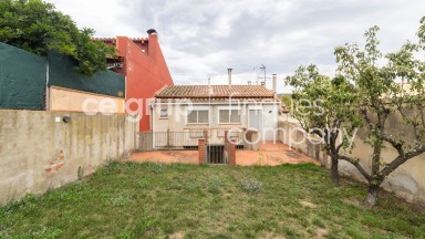 House for sale of ground floor and flat with garden, in Agullana