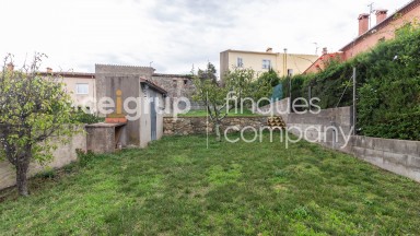 House for sale of ground floor and flat with garden, in Agullana