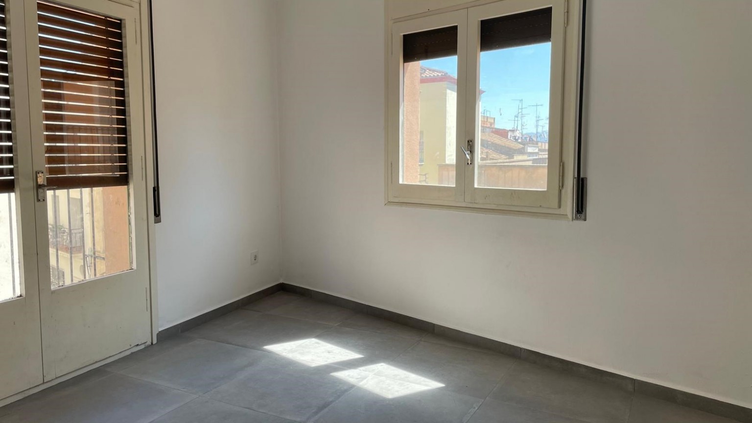 Piso céntrico en venta, de dos habitaciones.