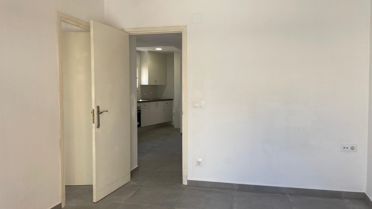 Piso céntrico en venta, de dos habitaciones.