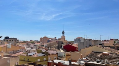 Piso céntrico en venta, de dos habitaciones.