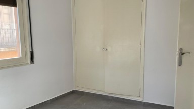 Piso céntrico en venta, de dos habitaciones.