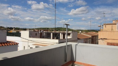 Casa en venta de tres plantas, con gran terraza, zona Culubret de Figueres