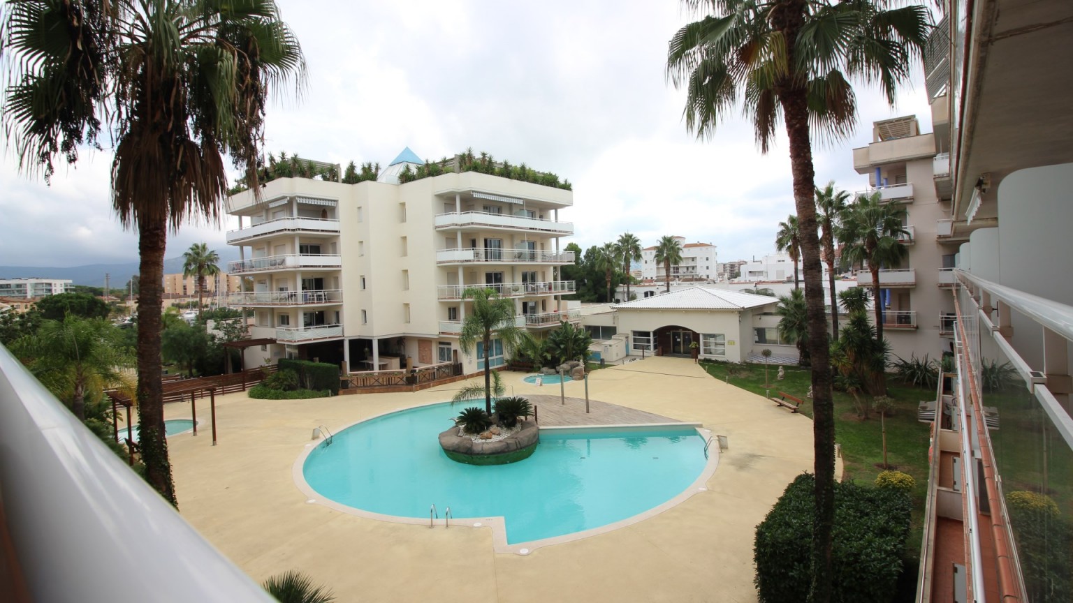 Apartament en venda, amb piscina comunitària, zona Sta. Margarita a Roses