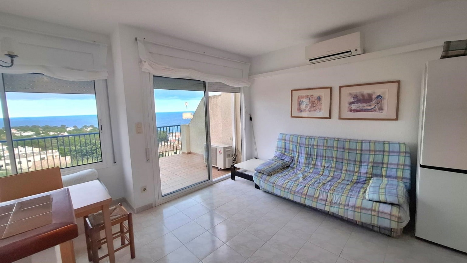 Apartamento en alquiler con terraza y vista al mar en La Coma