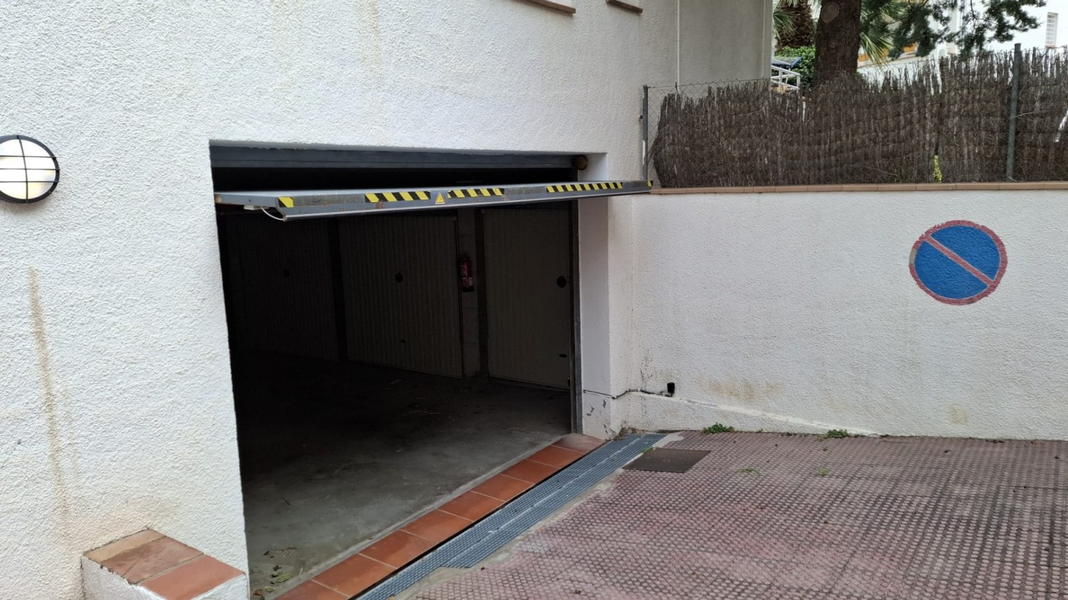 Closed garage for sale in La Farella