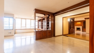 Piso en venta muy céntrico con 2 plazas de aparcamiento incluidas