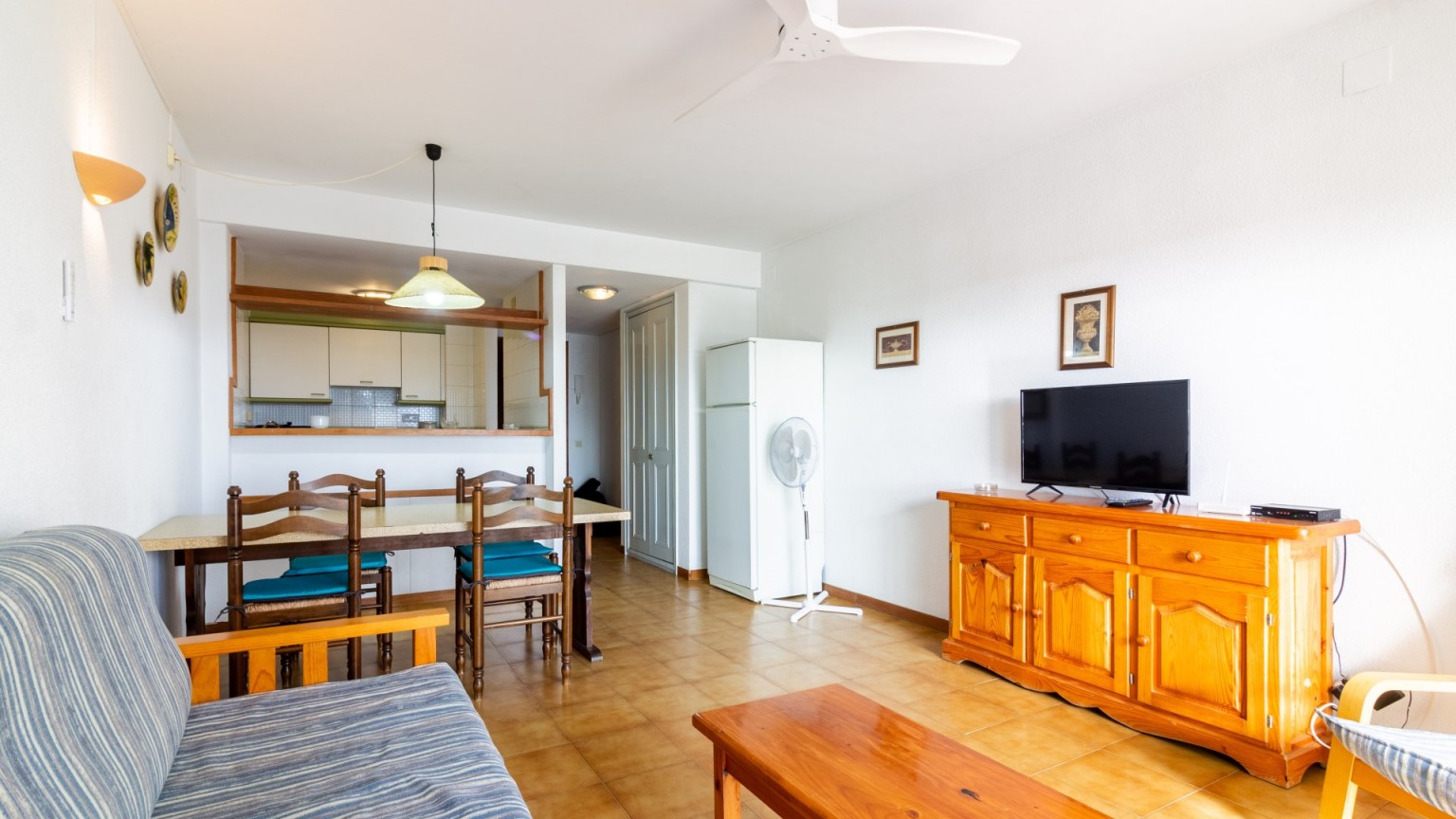 SUNNY APARTMENT IN FRONT OF THE SEA