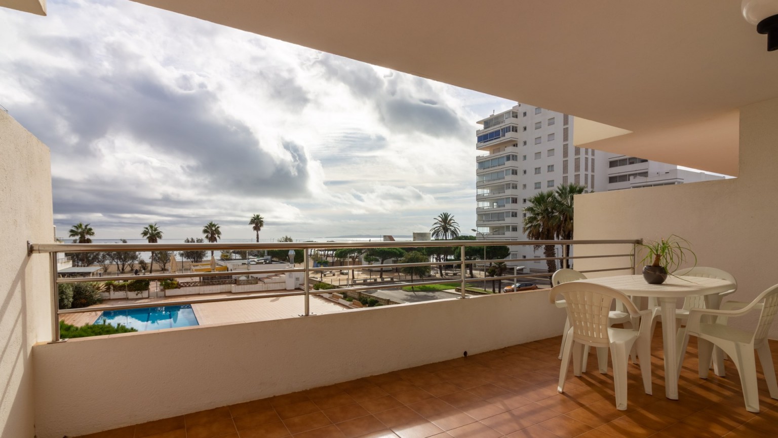 SUNNY APARTMENT IN FRONT OF THE SEA