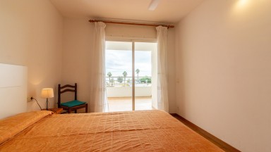 SUNNY APARTMENT IN FRONT OF THE SEA