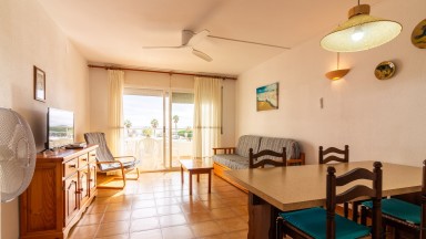 LLUMINÓS APARTAMENT DAVANT LA MAR