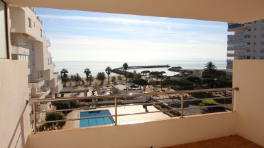 Seafront flat with spectacular views