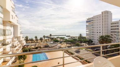 Seafront flat with spectacular views