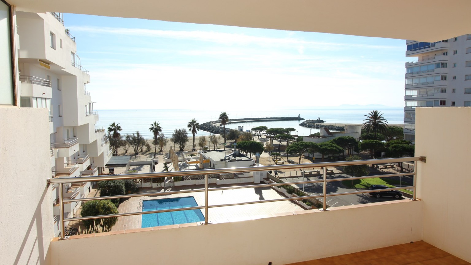 Seafront flat with spectacular views