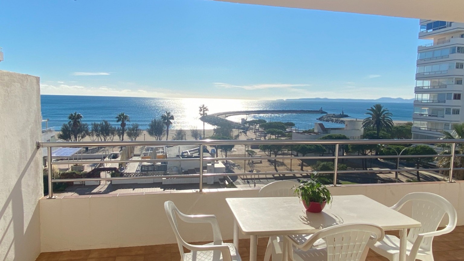 Apartament a primera linea de mar amb espectaculars vistes