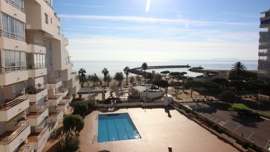 Seafront flat with spectacular views