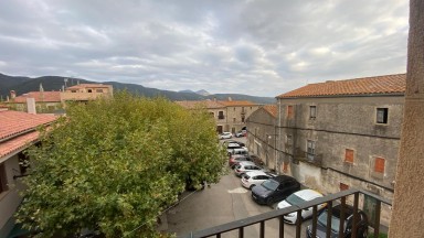 Flat for rent in the center of the municipality of Cantallops, of three double rooms.