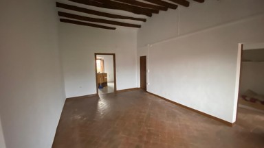 Flat for rent in the center of the municipality of Cantallops, of three double rooms.